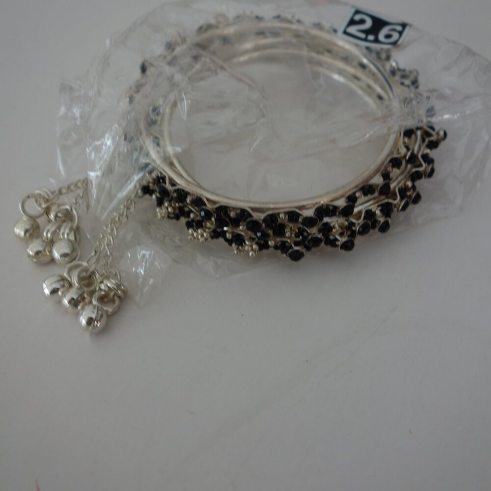 Beautiful 4 Bracelet Diameter 2.5" White Metal & Black Color Beads Vintage - Picture 1 of 16